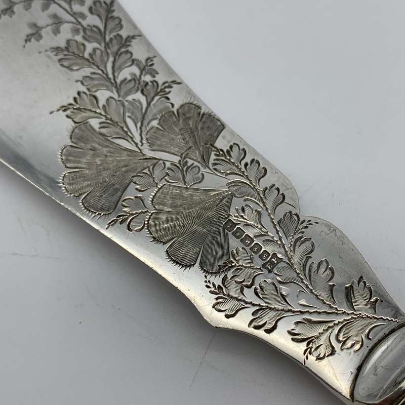 Victorian Pair of 'Stag Horn' Handle Fish Servers
