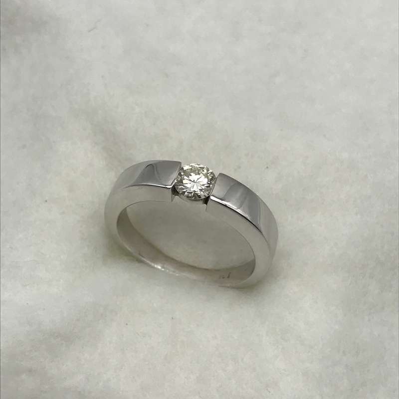 Classic 18ct White Gold & Diamond Dress Ring (V - R50 850)