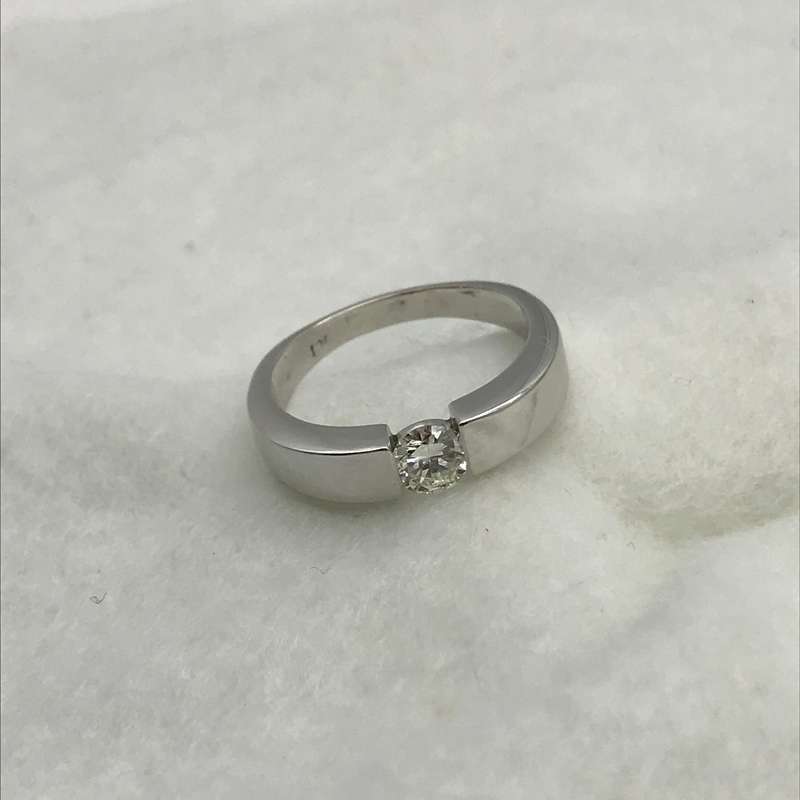 Classic 18ct White Gold & Diamond Dress Ring (V - R50 850)