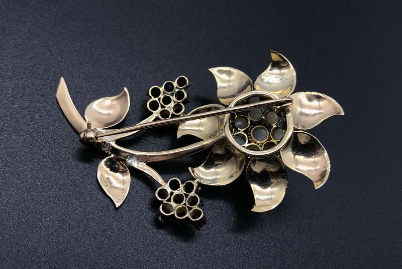 Solid Gold Opal and Sapphire Brooch (V. R48 560)