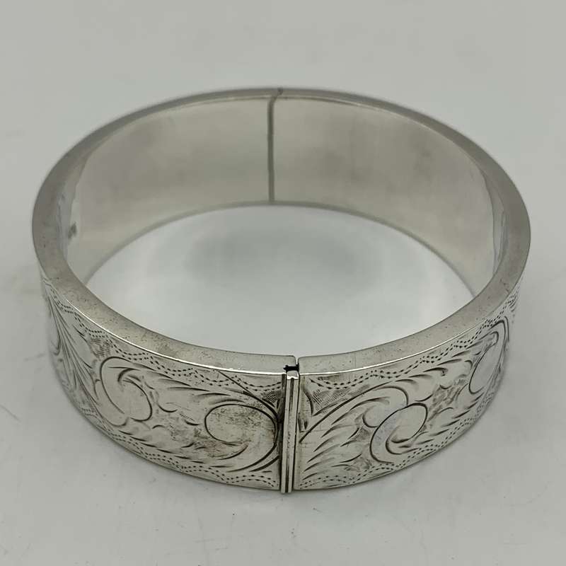 Vintage Sterling Silver Hinged Bangle
