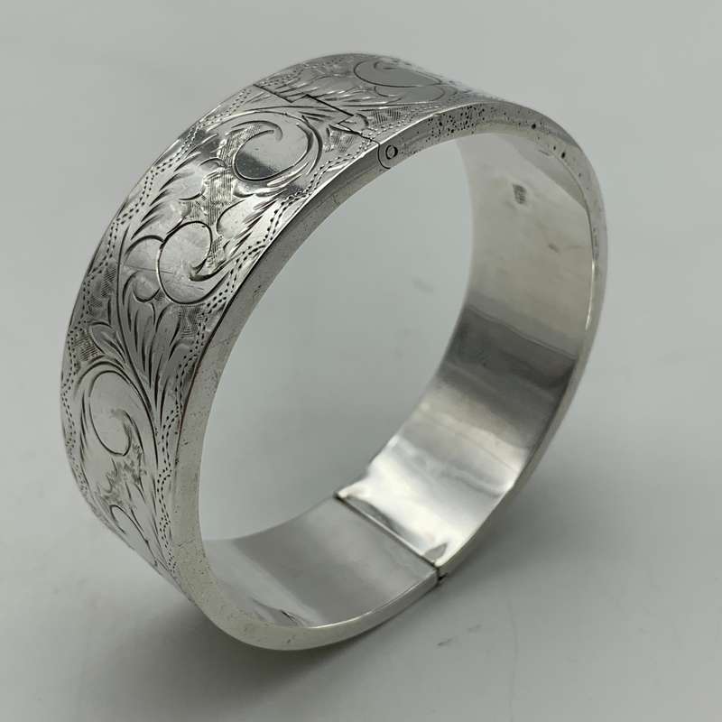 Vintage Sterling Silver Hinged Bangle