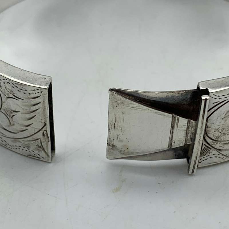 Vintage Sterling Silver Hinged Bangle