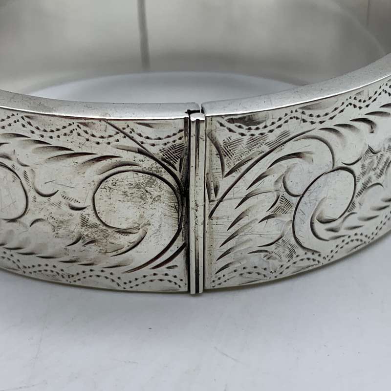 Vintage Sterling Silver Hinged Bangle