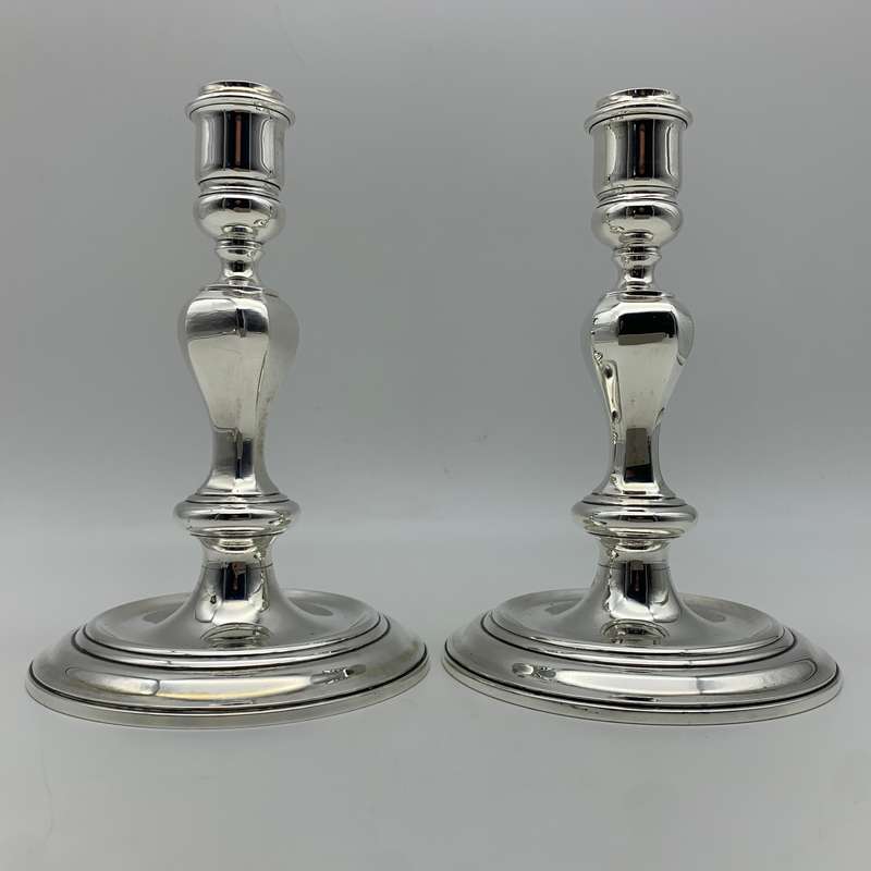 Pair of Solid Silver Candelabra (Garrard & Co) (1,35kg)