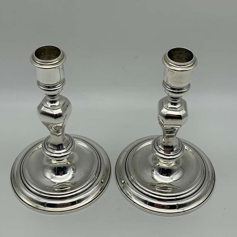 Pair of Solid Silver Candelabra (Garrard & Co) (1,35kg)