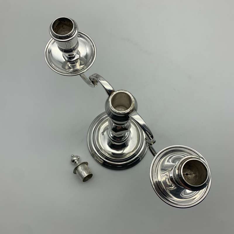 Pair of Solid Silver Candelabra (Garrard & Co) (1,35kg)