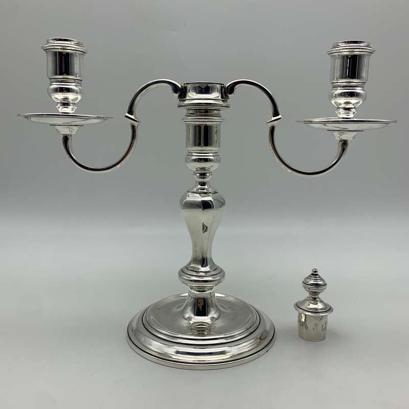 Pair of Solid Silver Candelabra (Garrard & Co) (1,35kg)