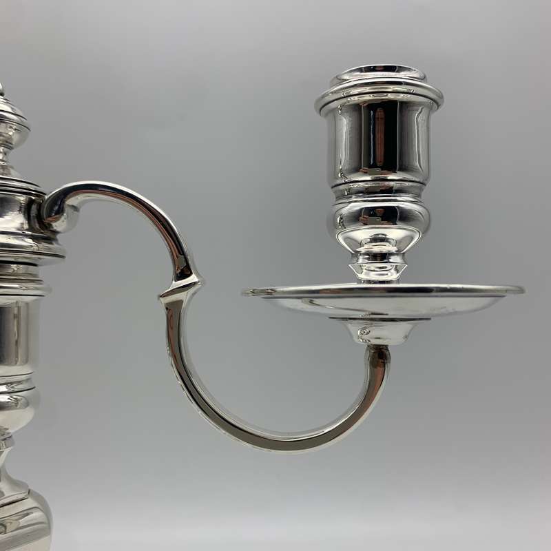 Pair of Solid Silver Candelabra (Garrard & Co) (1,35kg)