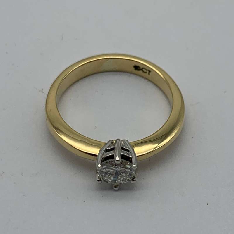 18ct Gold & Diamond Solitaire Ring