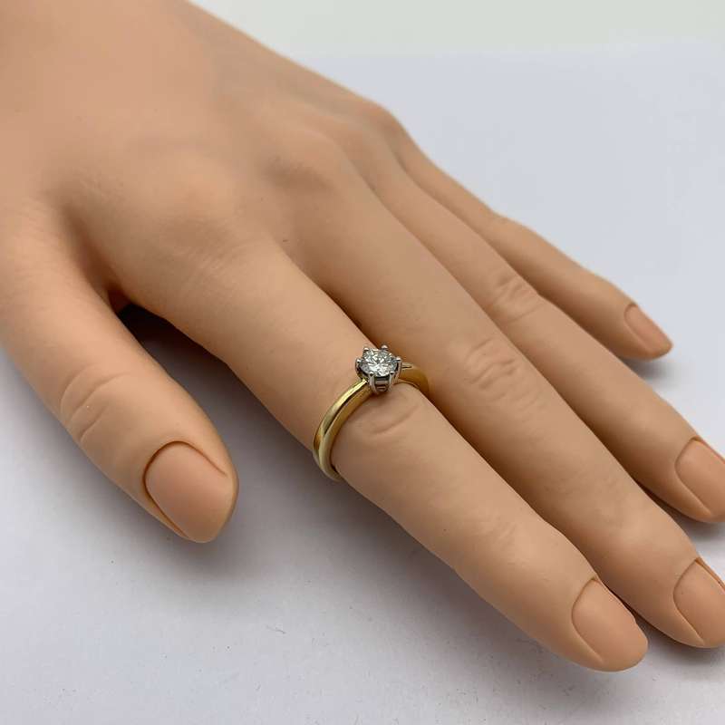 18ct Gold & Diamond Solitaire Ring