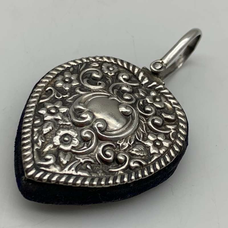 Victorian Silver Chatelaine Pin Cushion (1901)