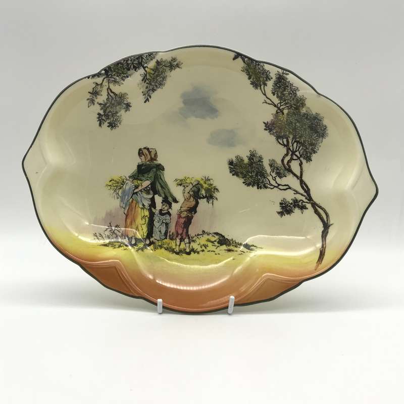 Royal Doulton 'The Gleaners' Clover Leaf Dish (D6123)
