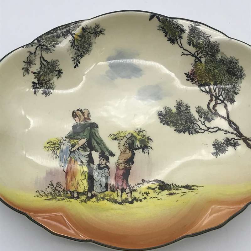 Royal Doulton 'The Gleaners' Clover Leaf Dish (D6123)