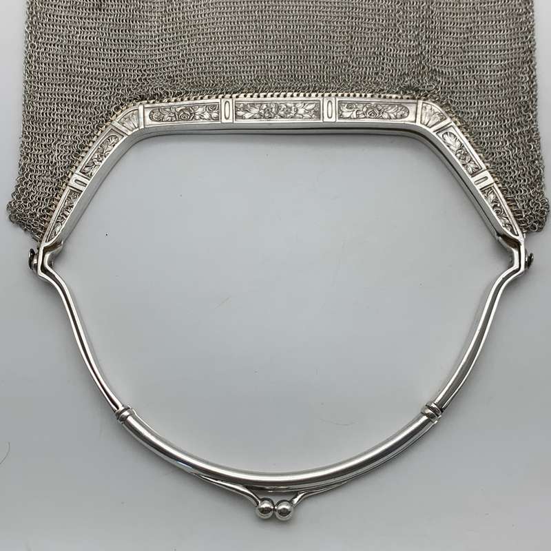 Large 1920s Solid Silver 'Art Deco' Mesh Evening Bag (510g)