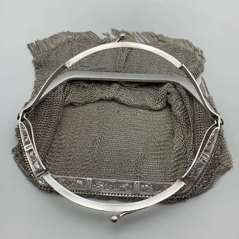 Large 1920s Solid Silver 'Art Deco' Mesh Evening Bag (510g)