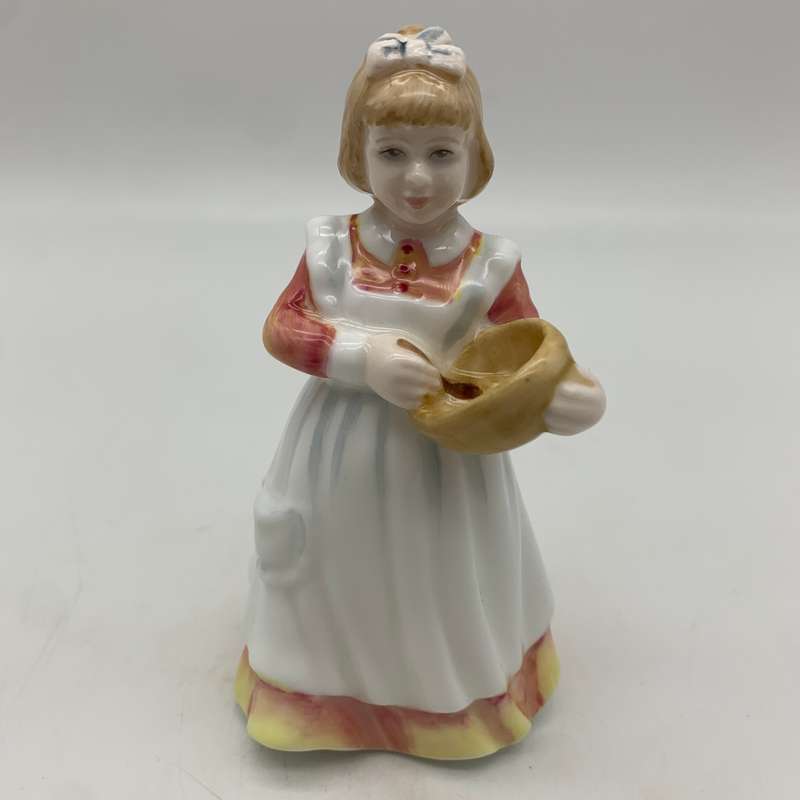 Royal Doulton 'Mothers Helper' Figurine (HN 3650)