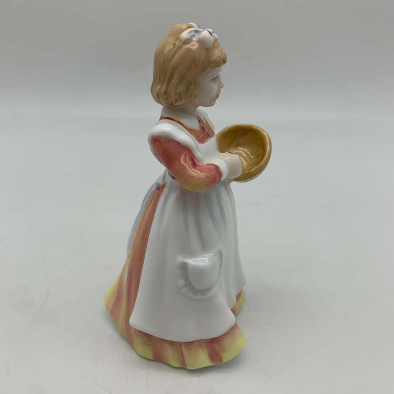 Royal Doulton 'Mothers Helper' Figurine (HN 3650)