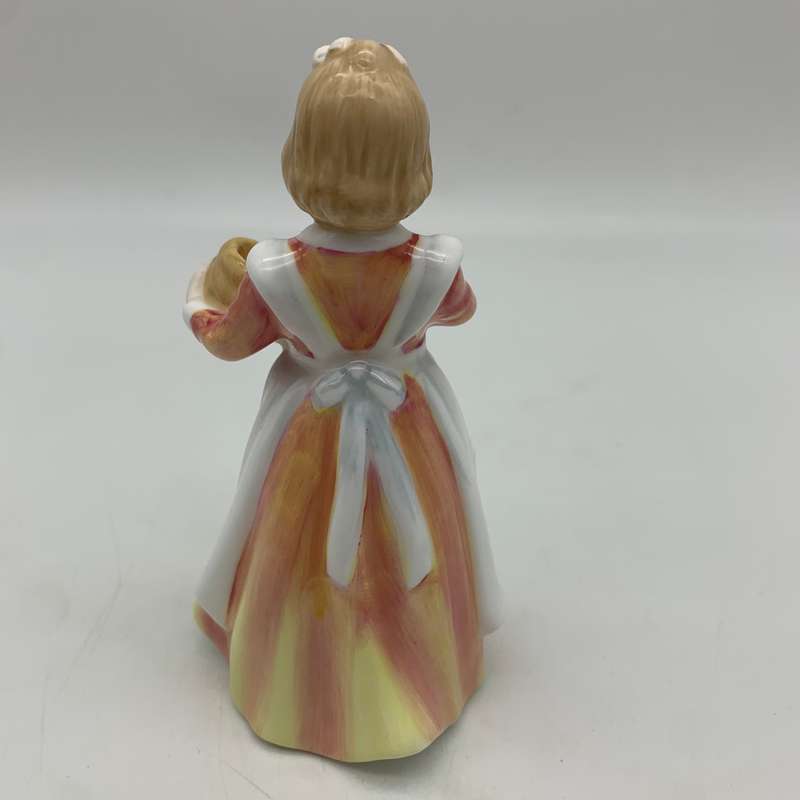 Royal Doulton 'Mothers Helper' Figurine (HN 3650)