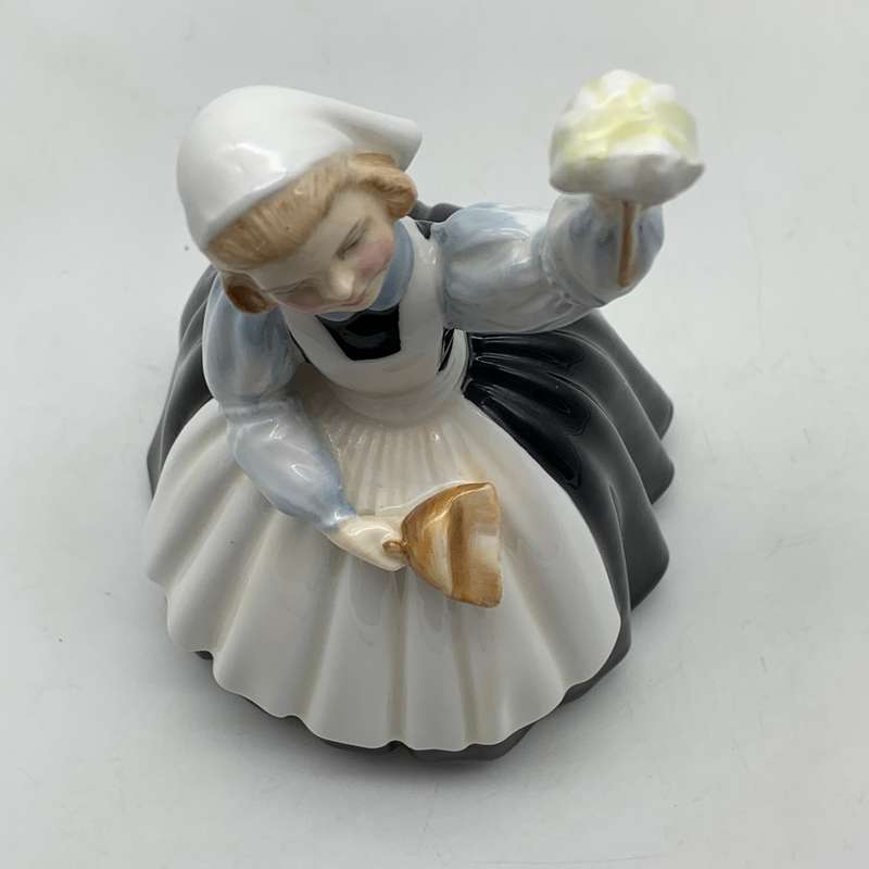 Royal Doulton 'Mothers Help' Figurine (HN 2151)