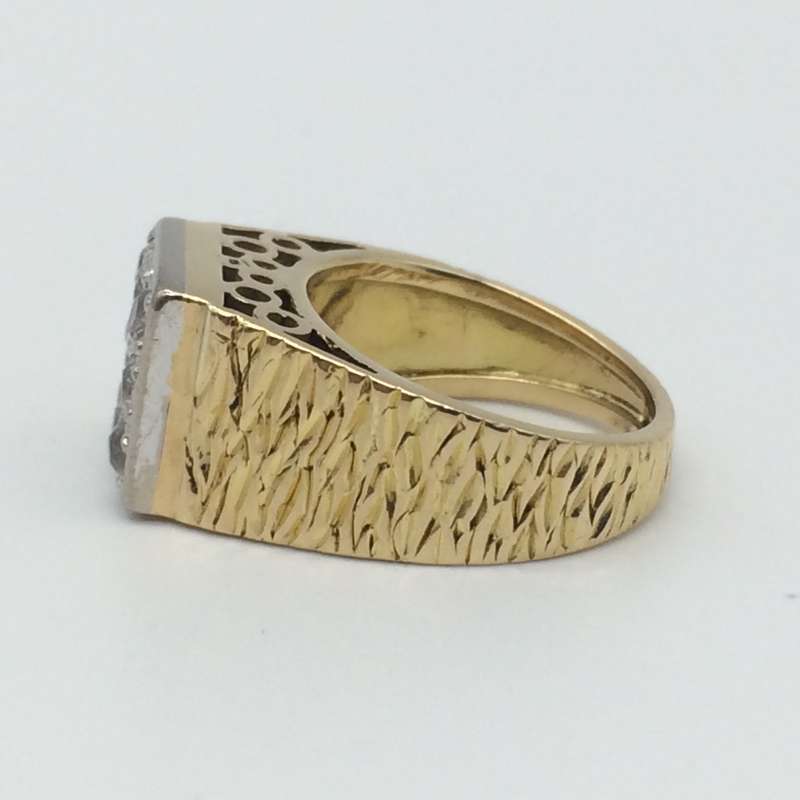 18ct Gold & Diamond Dress Ring (V. R76 250)