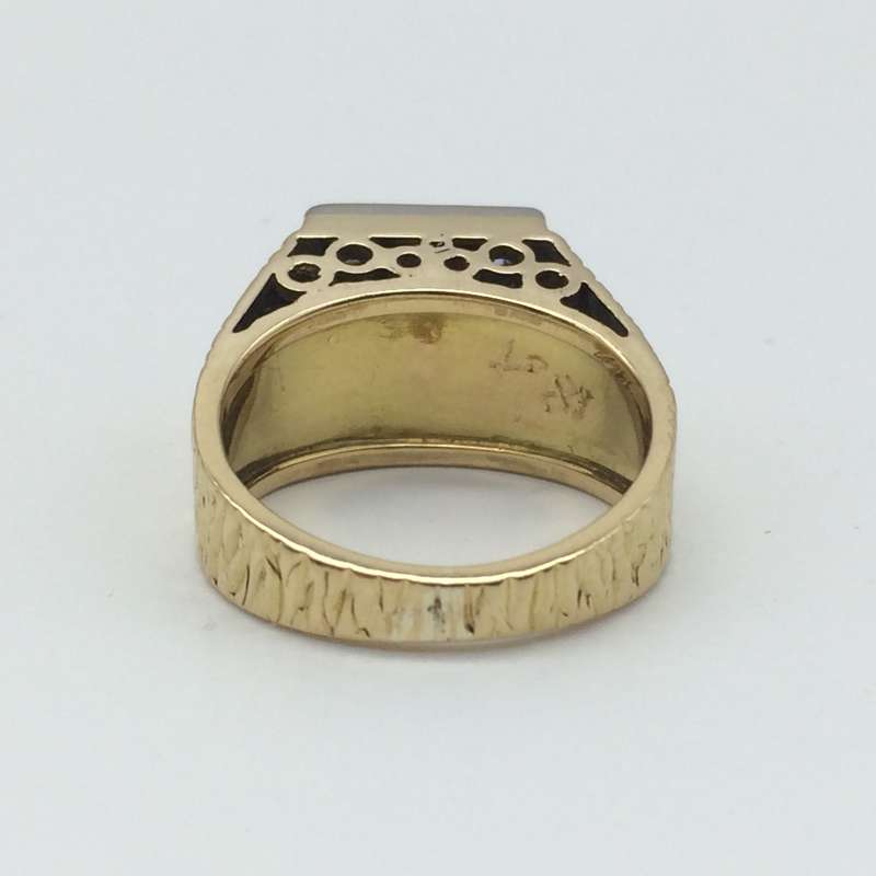 18ct Gold & Diamond Dress Ring (V. R76 250)