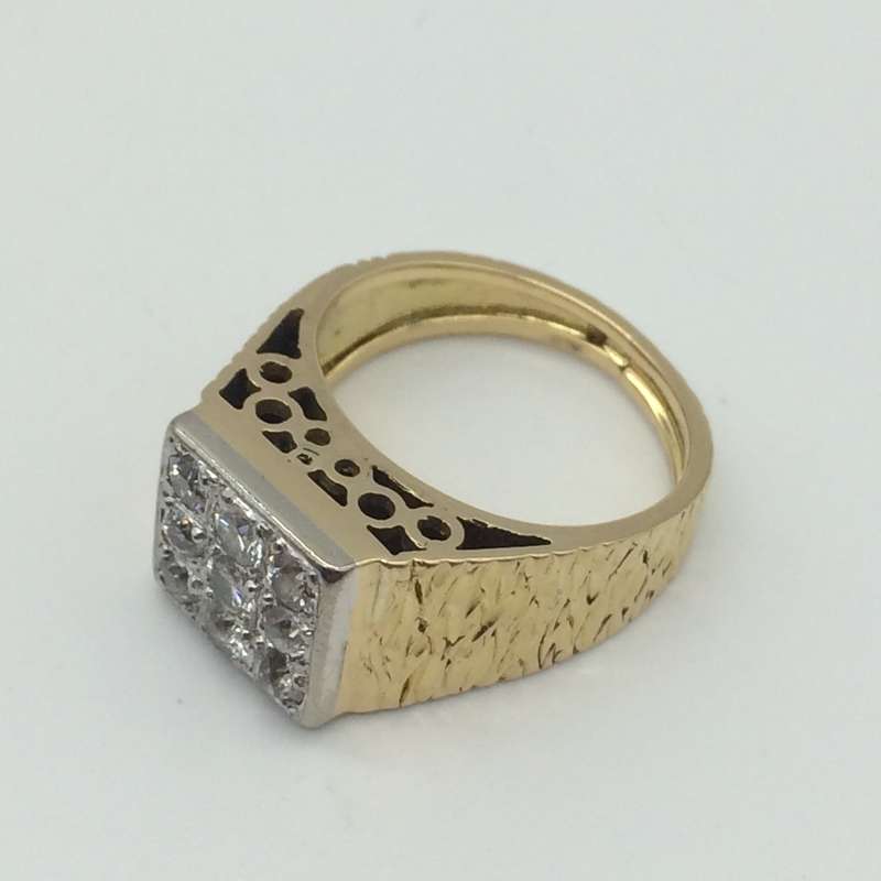 18ct Gold & Diamond Dress Ring (V. R76 250)
