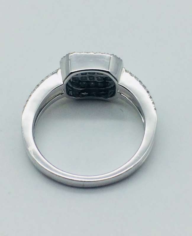 18ct White Gold Diamond Dress Ring (V. R64 290)