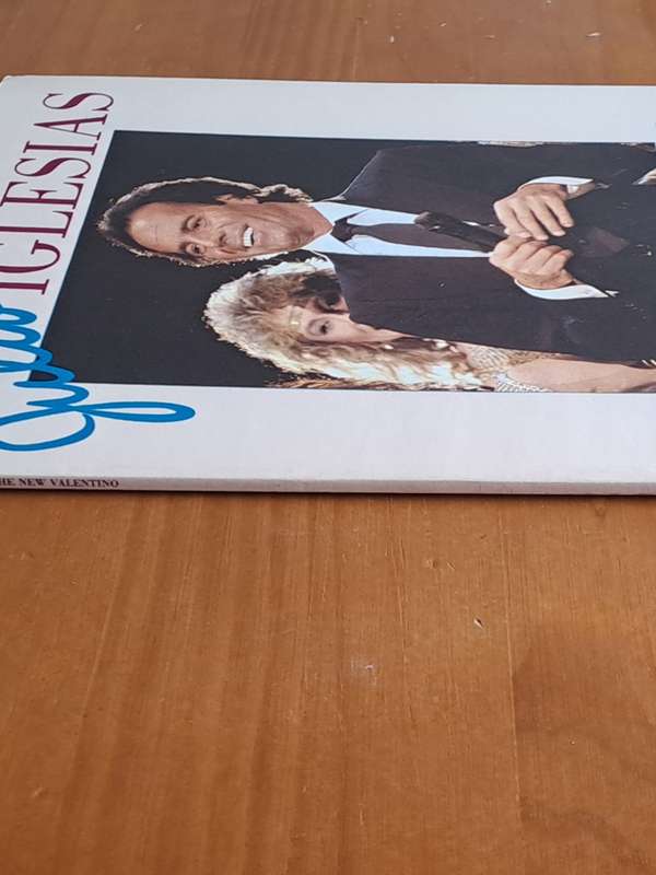 Julio Iglesias: The new Valentino - by Steve Gett - 1985