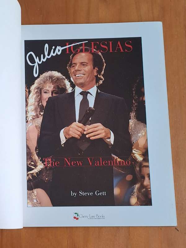 Julio Iglesias: The new Valentino - by Steve Gett - 1985