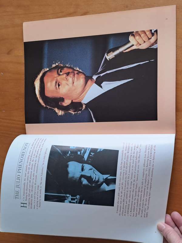 Julio Iglesias: The new Valentino - by Steve Gett - 1985