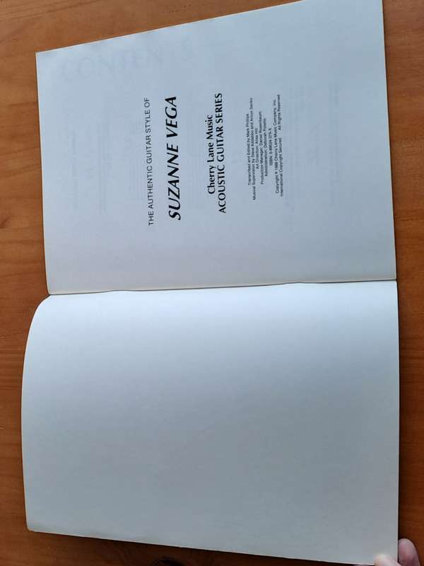 The authentic guitar style of  Suzanne Vega by Mark Phillips - 1989