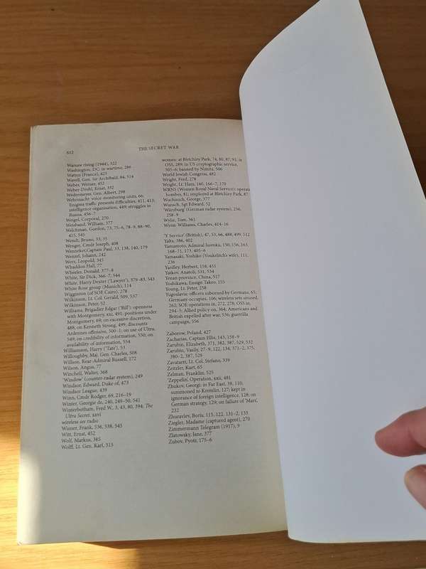 Max Hastings - The Secret War: Spies, Codes and Guerrillas 1939-1945 -  Softcover - p700