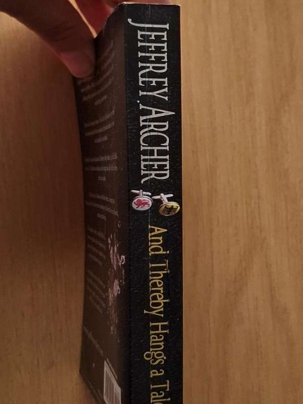 Jeffery Archer -  and thereby hangs a tale -  Softcover -p289