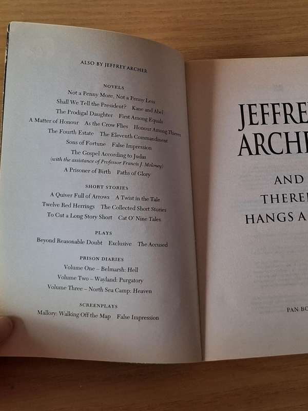 Jeffery Archer -  and thereby hangs a tale -  Softcover -p289