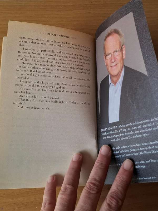 Jeffery Archer -  and thereby hangs a tale -  Softcover -p289