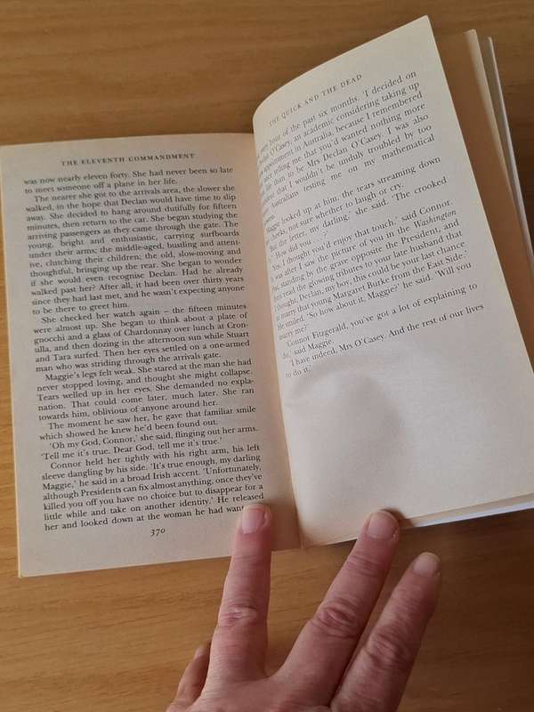 Jeffery Archer -  The eleventh commandment -  Softcover -p371