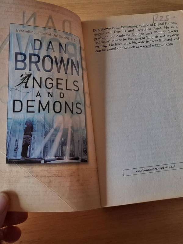Dan Brown -  The Da Vinci Code -  Softcover - p593