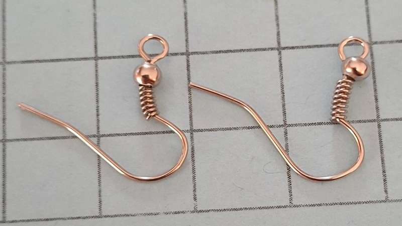 Silver tone wire earring - 1 pair