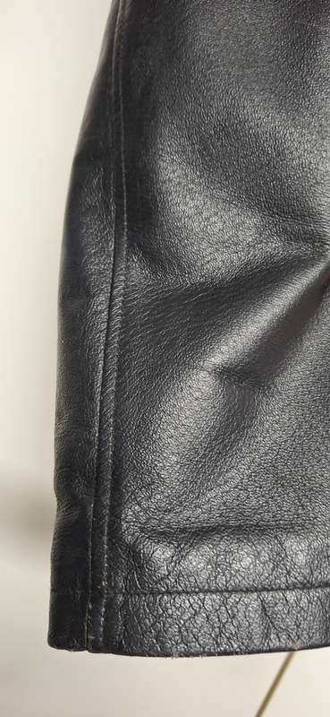 Stunning Heavy Leather Jacket with a Zip Close - Mens Size L - Woolworths brand - great condition