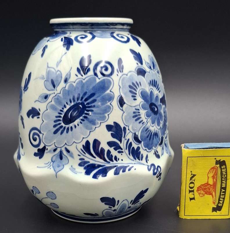 Authentic Dutch Regina Delft Blauw Vase - Blue and White Floral Design