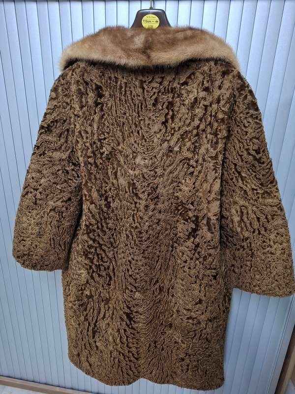 Vintage Karakul ladies coat - caramel with a warm gold hue and fur collar - superb condition