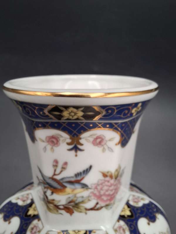 Vintage Imari Style Vase - 6-sided with Blue & Gold Trim with Floral Inner designs - 20cm high