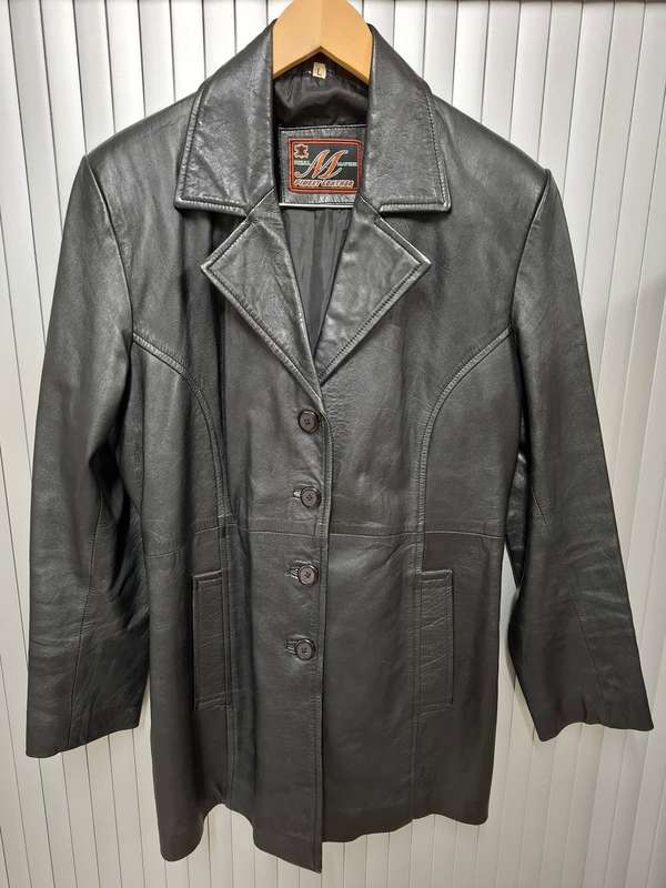 Vintage Genuine Leather Black Jacket - Ladies Size L - beautiful fit