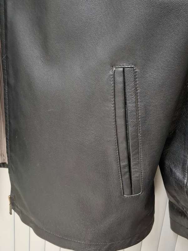 Stunning Heavy Leather Jacket with a Zip Close - Mens Size L - Woolworths brand - great condition