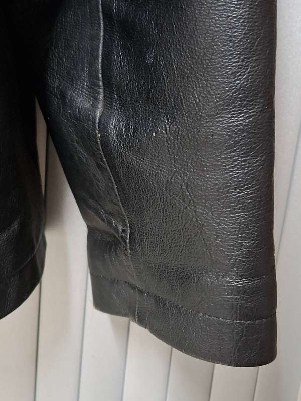 Stunning Heavy Leather Jacket with a Zip Close - Mens Size L - Woolworths brand - great condition