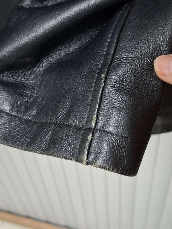 Stunning Heavy Leather Jacket with a Zip Close - Mens Size L - Woolworths brand - great condition