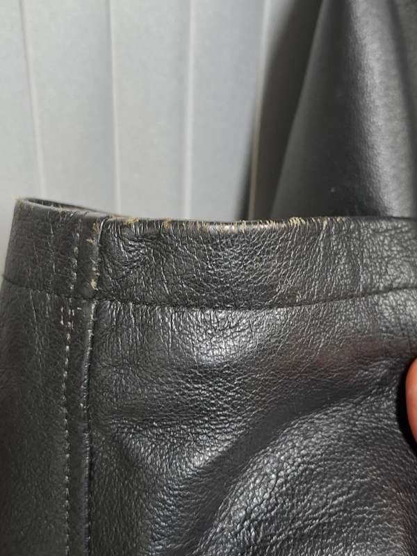 Stunning Heavy Leather Jacket with a Zip Close - Mens Size L - Woolworths brand - great condition