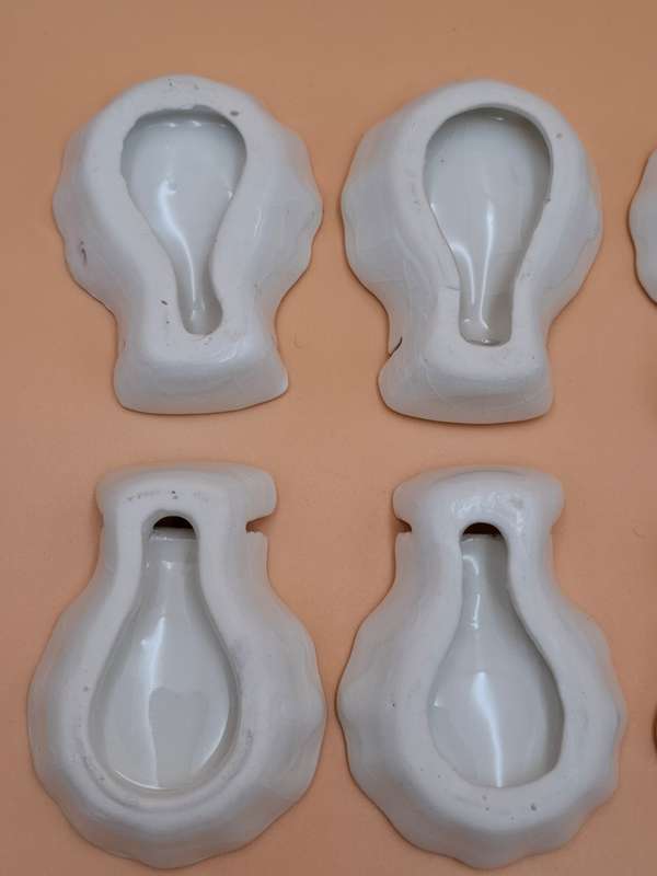 6x Ceramic Place Card Holders with Floral Bon Bon Pads