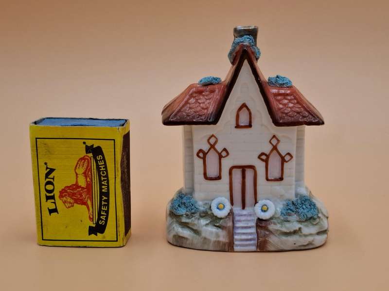 Vintage Porcelain "Gothic" Cottage with Chelsea Gold Anchor Marking